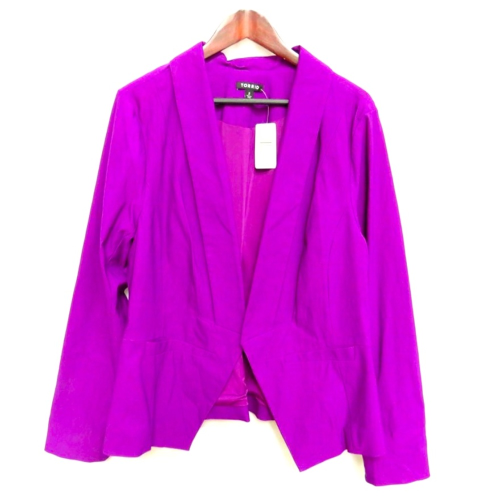 Brand: Torrid

Style: cutaway blazer